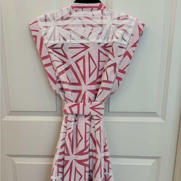 White and Pink short dress with geometric pattern. Belted with ruffle hem. - Picture 2 of 2